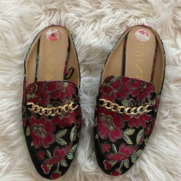 VINTAGE floral chain loafers rare find size 6 - Picture 1 of 3